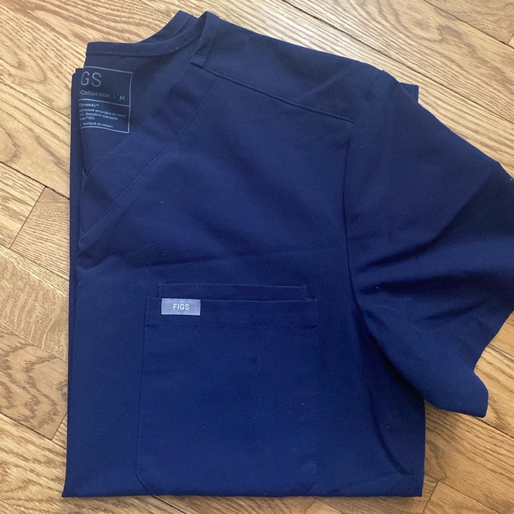 FIGS Navy Leon Three Pocket Scrub Top Medium